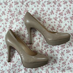 Nine West tan platform heels. Size 8,leather uppers.